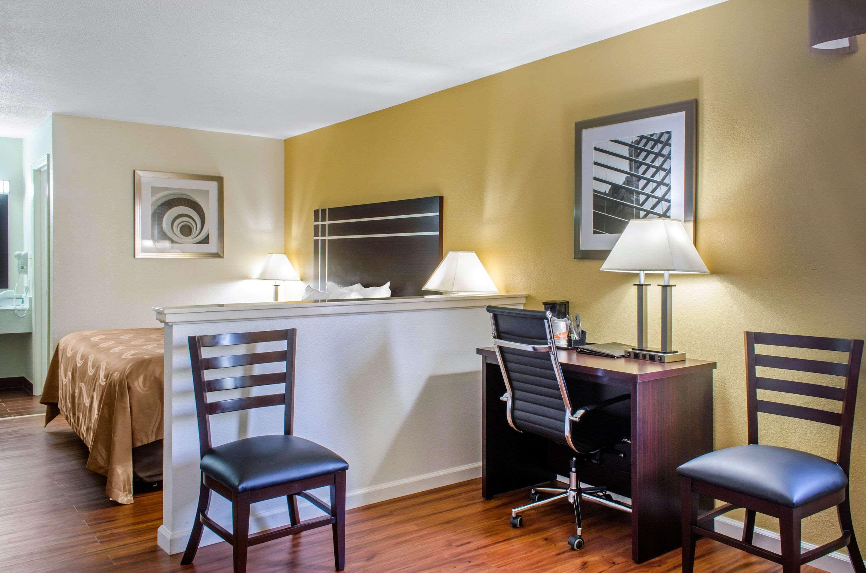 Quality Inn McComb Buitenkant foto