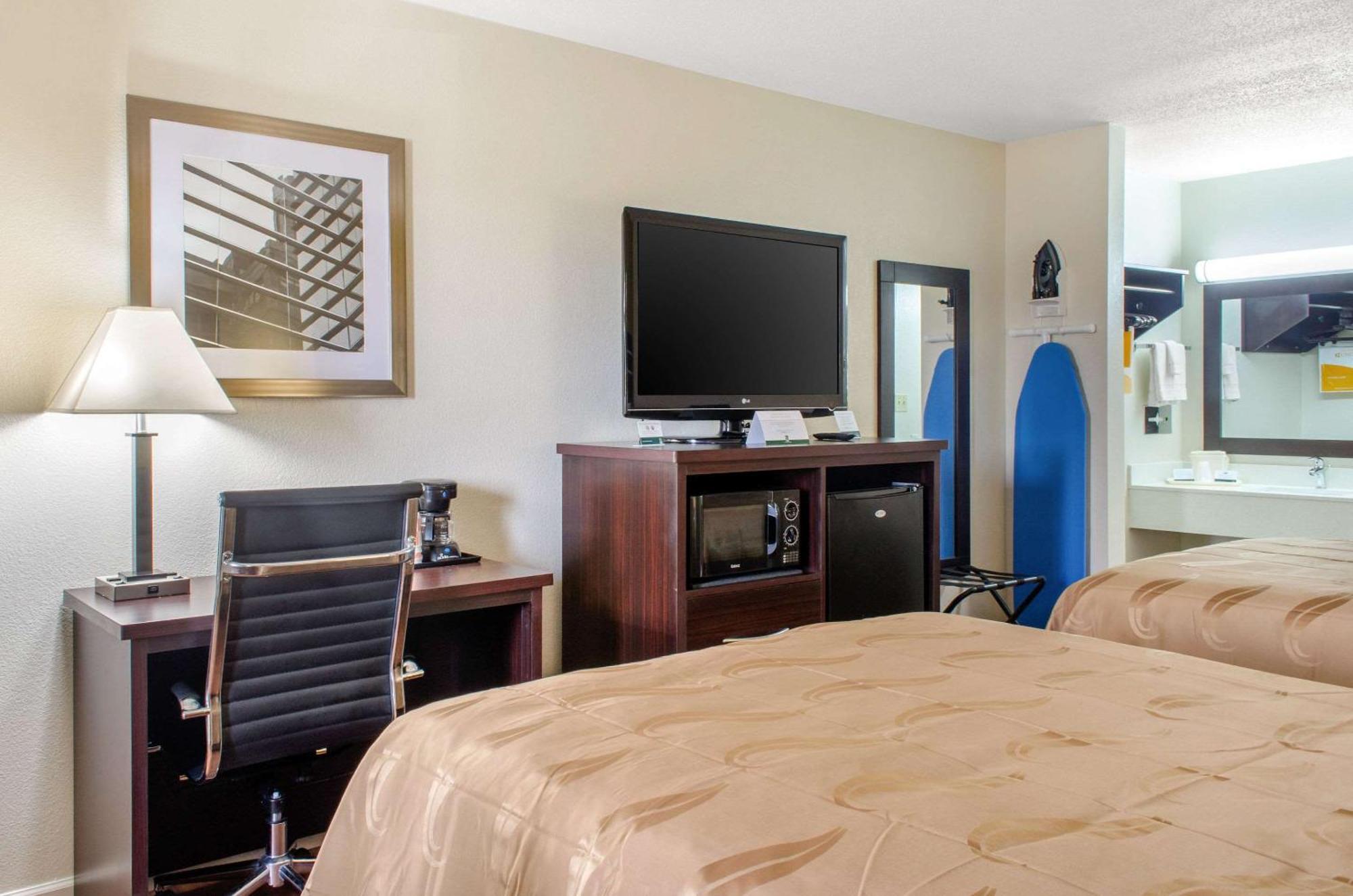 Quality Inn McComb Buitenkant foto