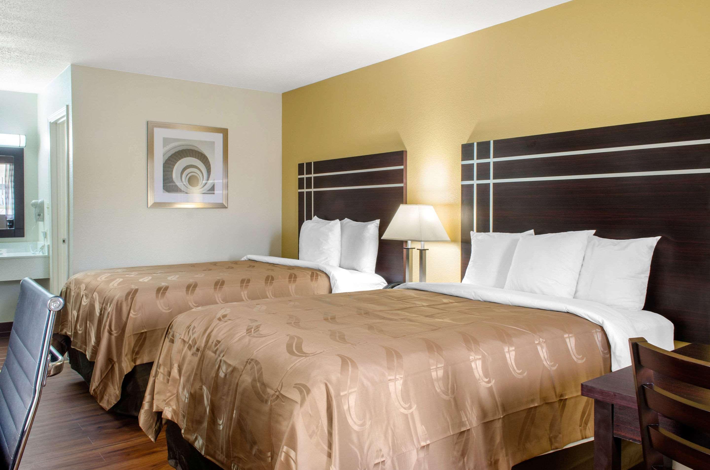 Quality Inn McComb Buitenkant foto