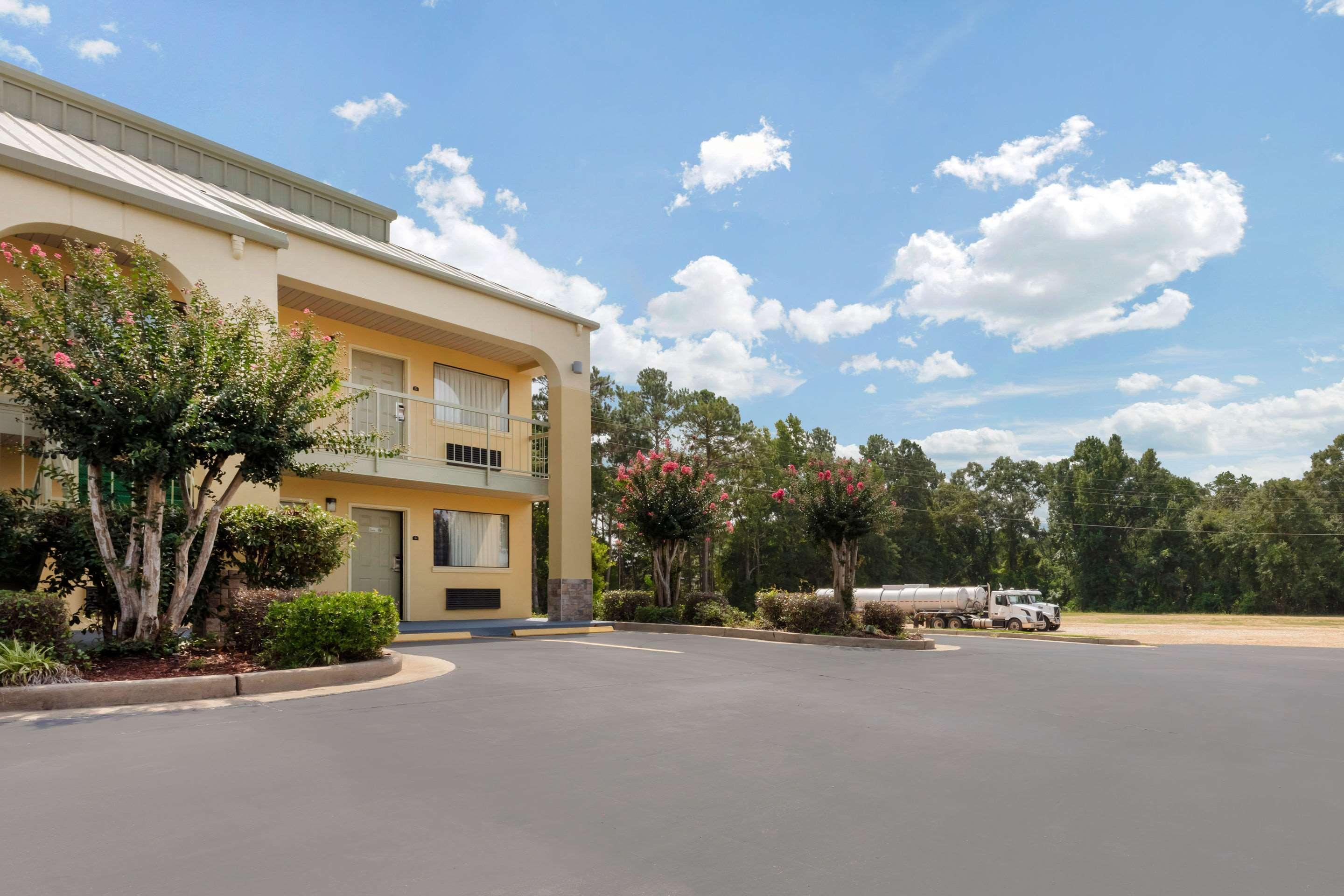 Quality Inn McComb Buitenkant foto