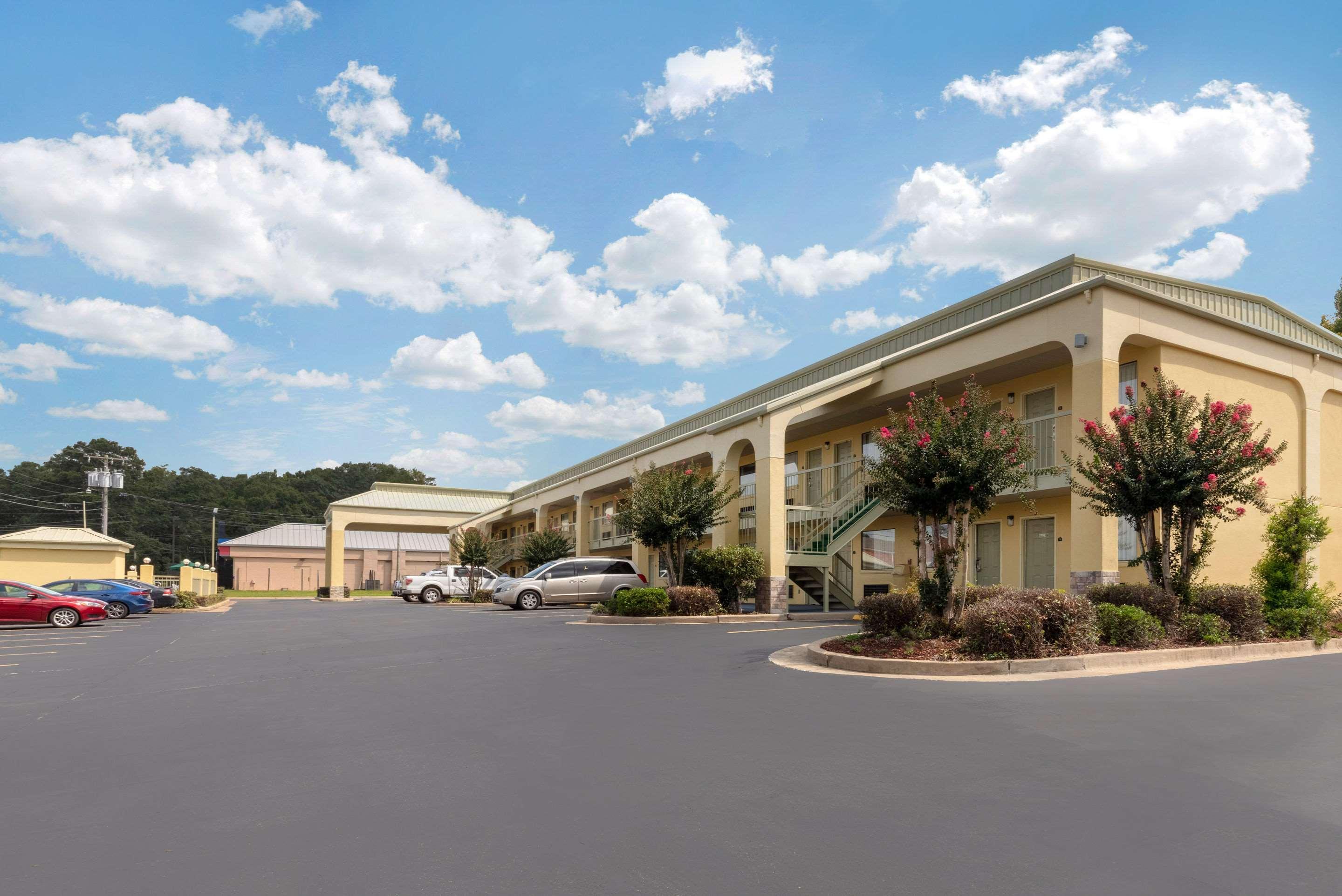 Quality Inn McComb Buitenkant foto