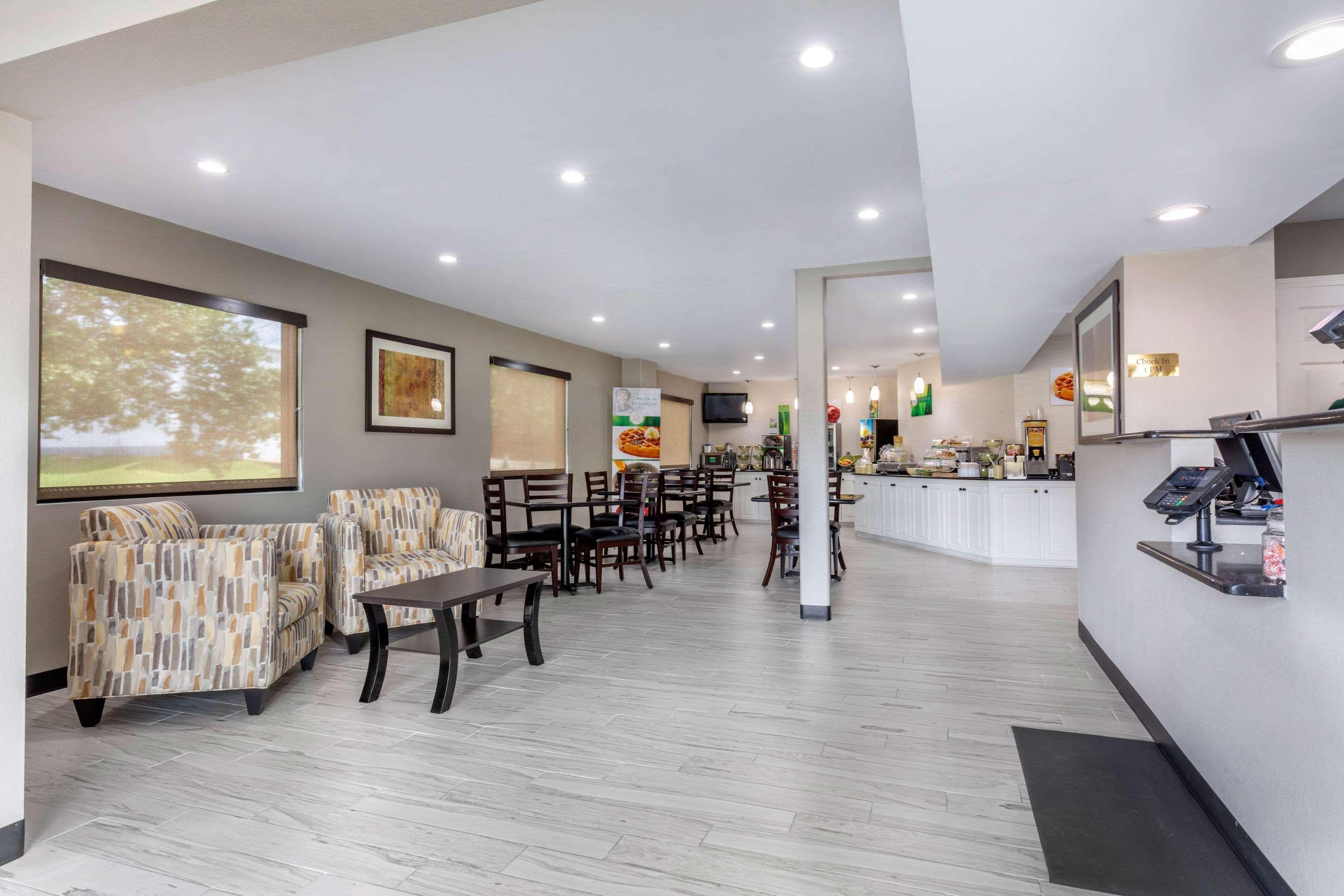 Quality Inn McComb Buitenkant foto