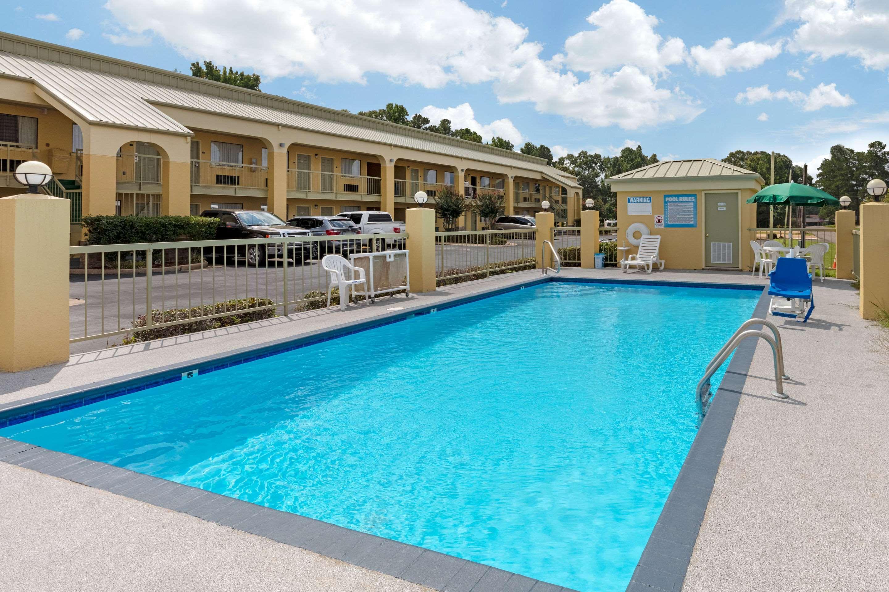 Quality Inn McComb Buitenkant foto