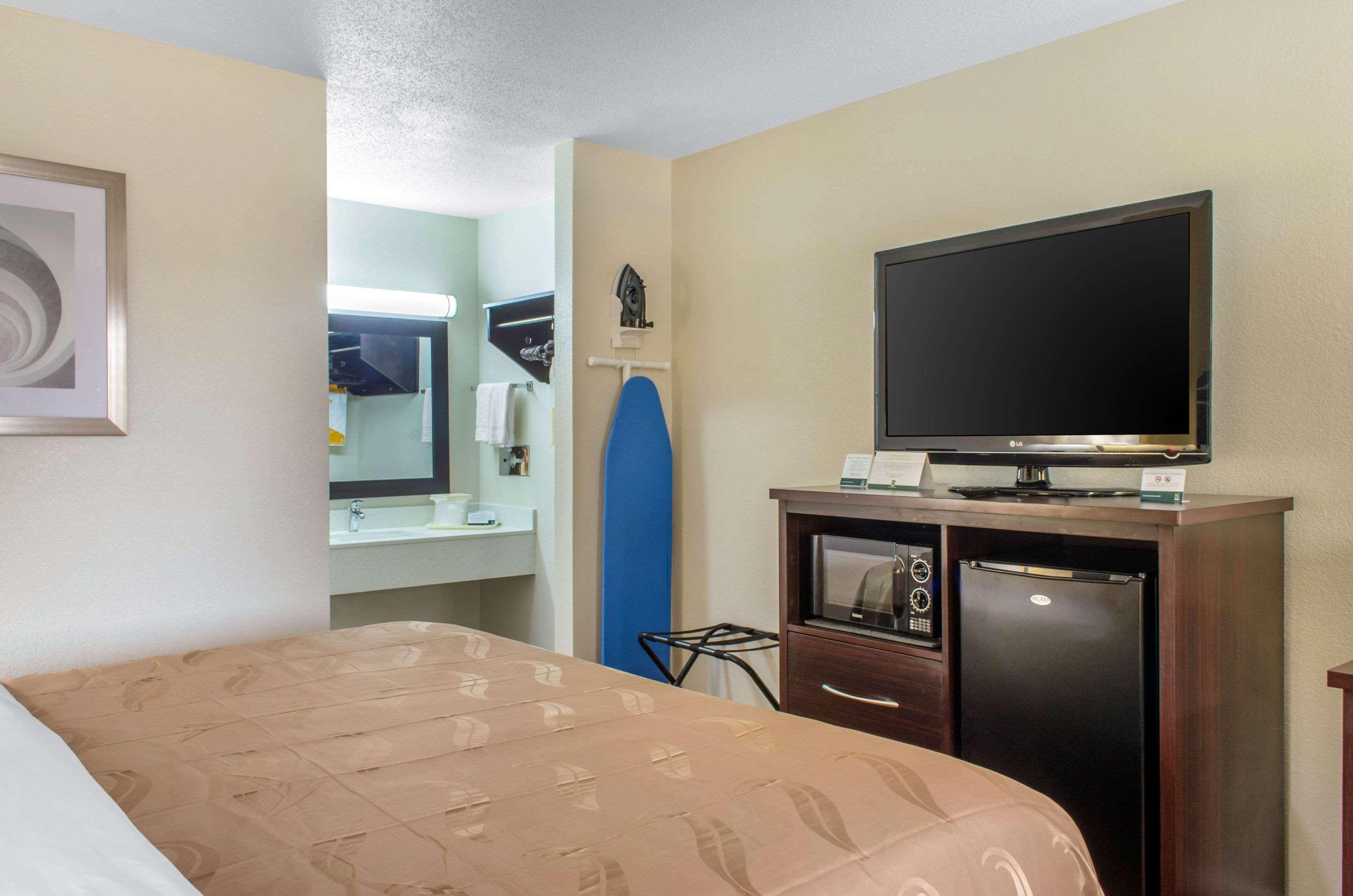 Quality Inn McComb Buitenkant foto