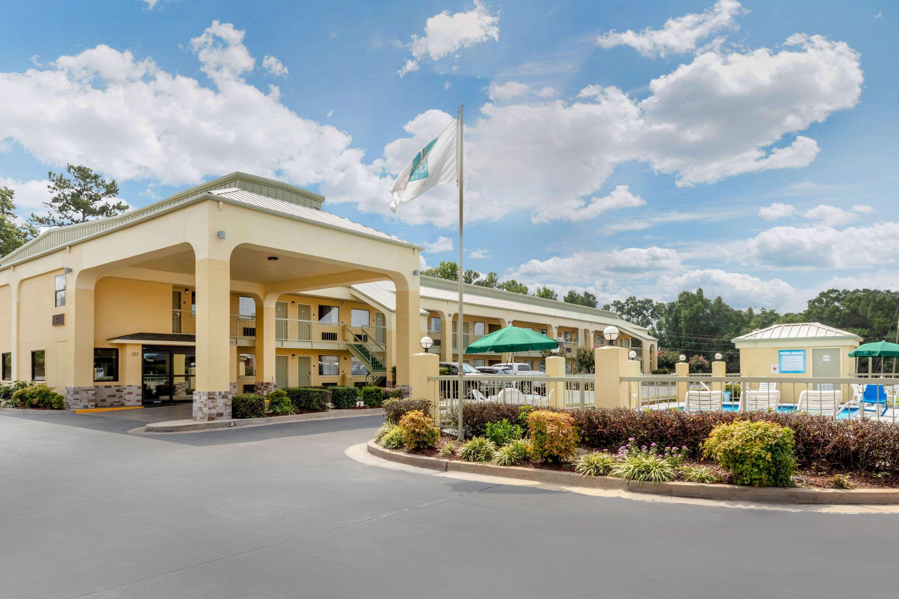 Quality Inn McComb Buitenkant foto