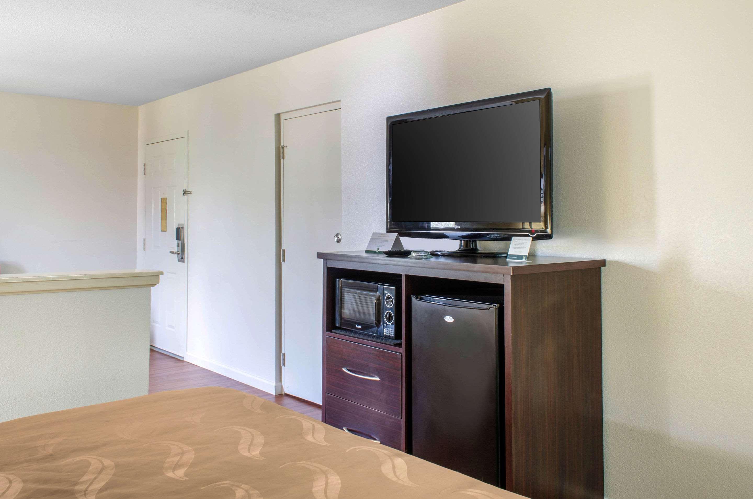 Quality Inn McComb Buitenkant foto