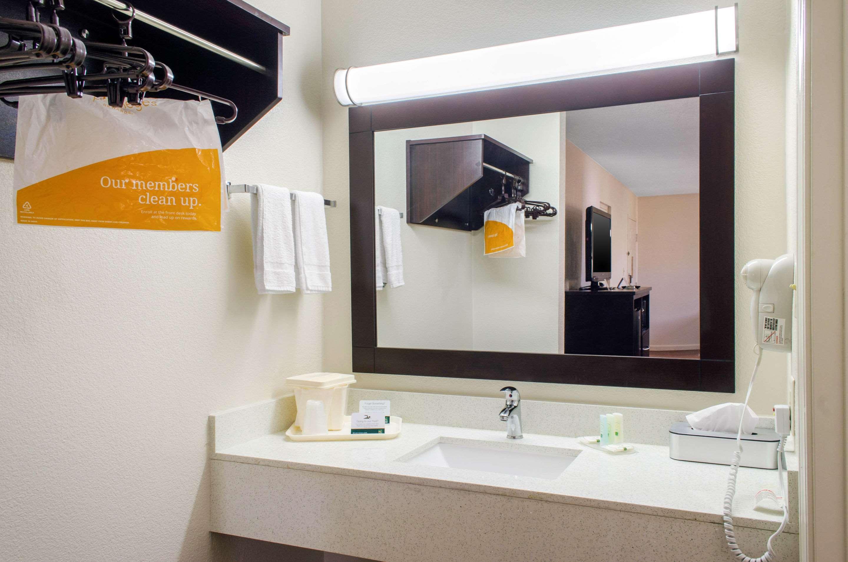 Quality Inn McComb Buitenkant foto