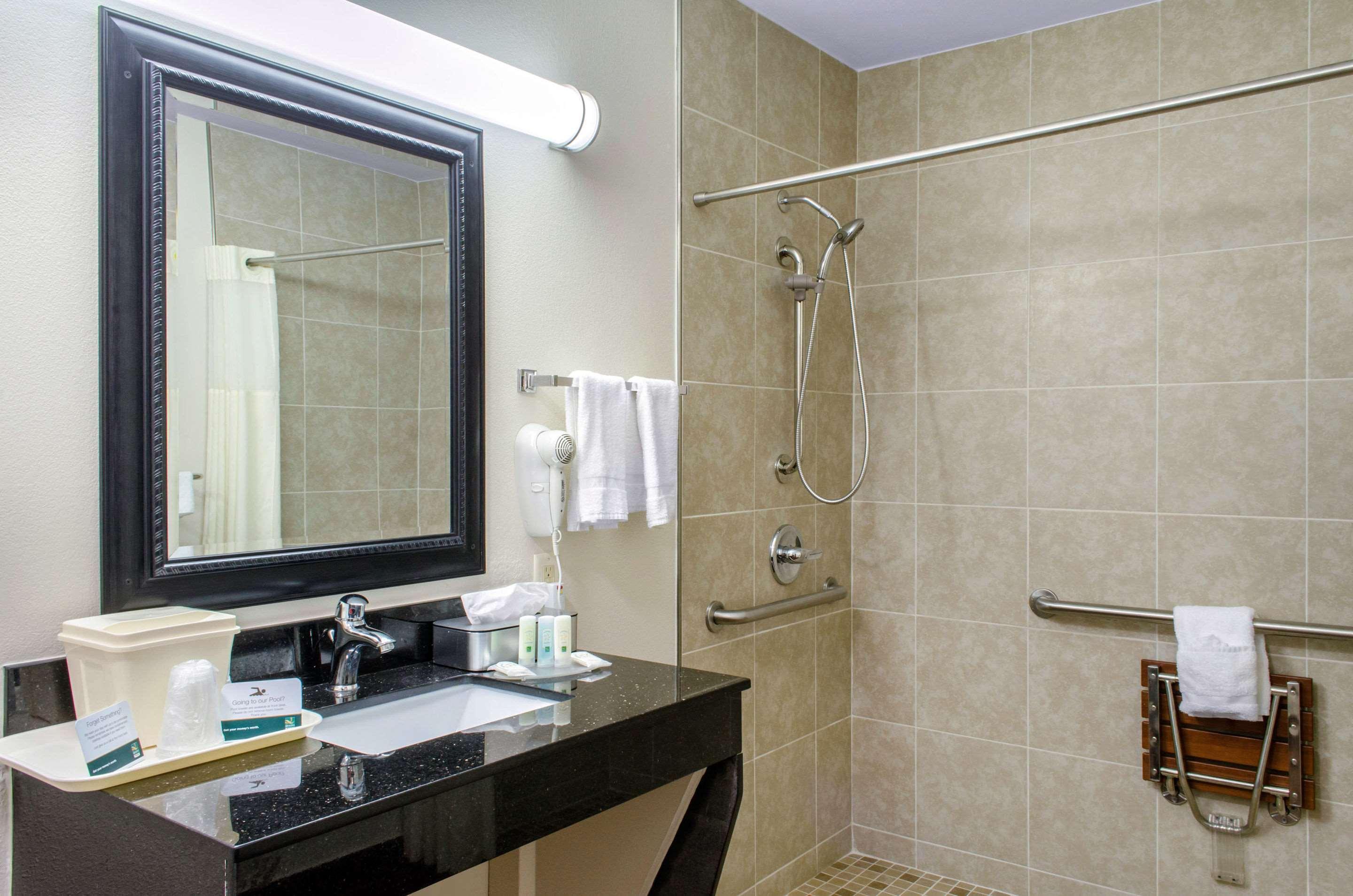 Quality Inn McComb Buitenkant foto