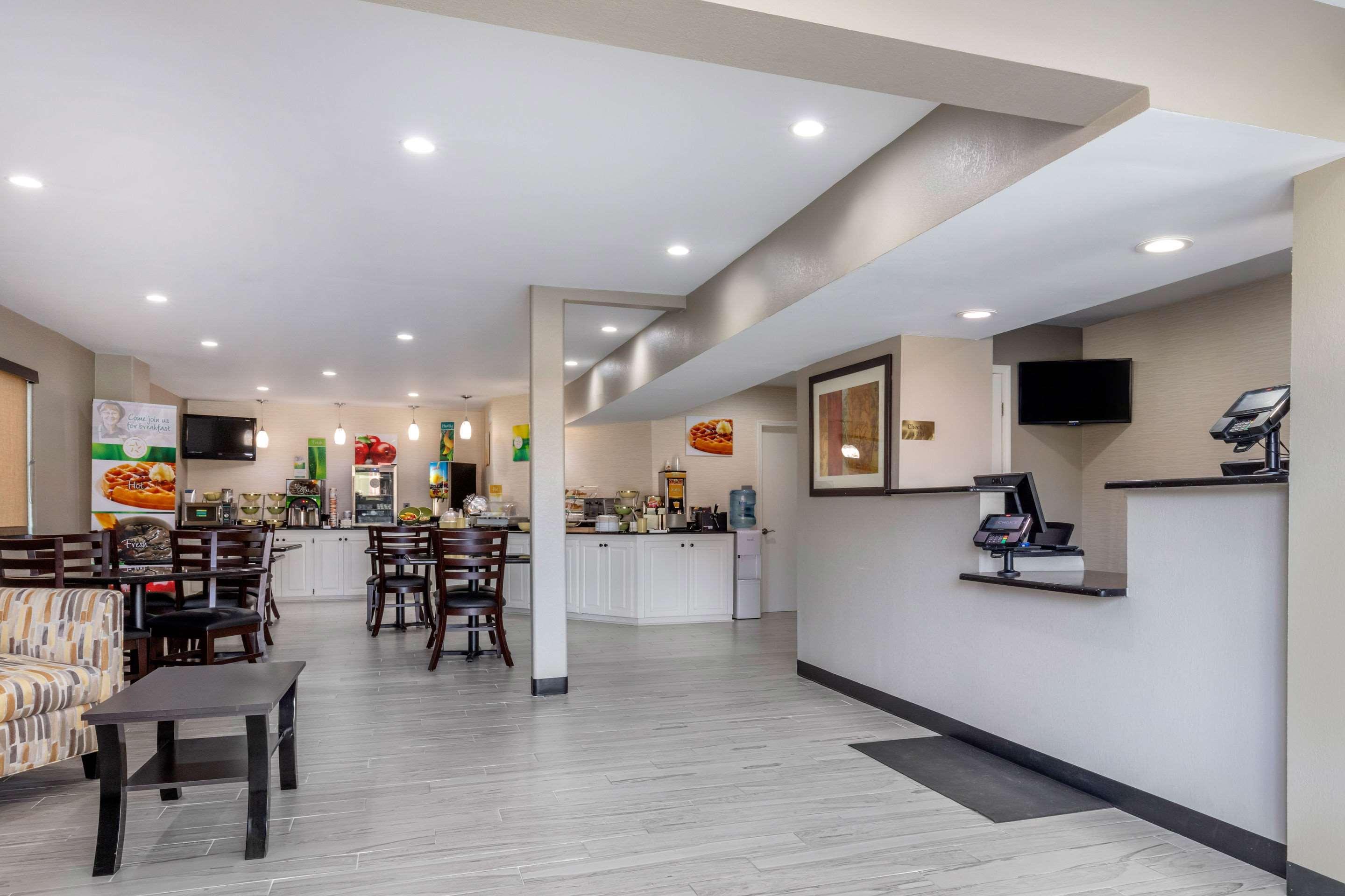 Quality Inn McComb Buitenkant foto