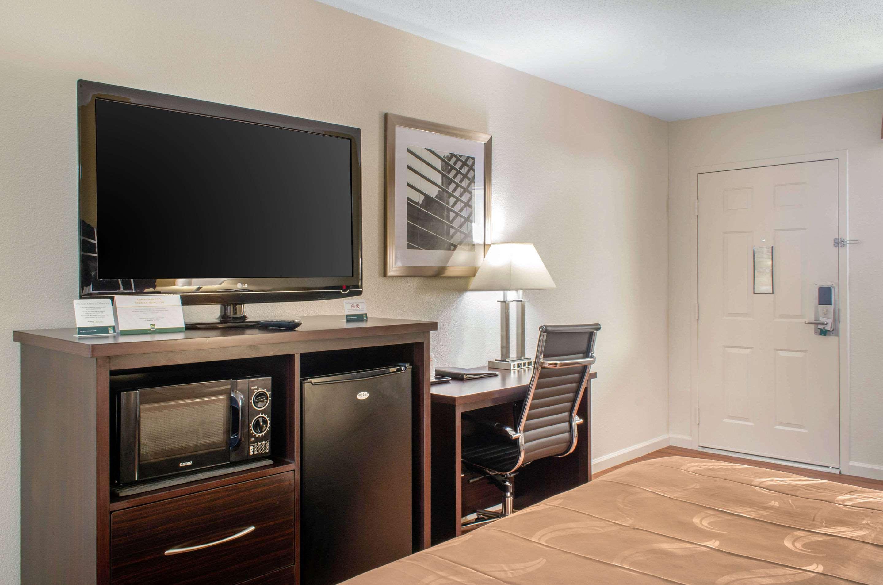 Quality Inn McComb Buitenkant foto