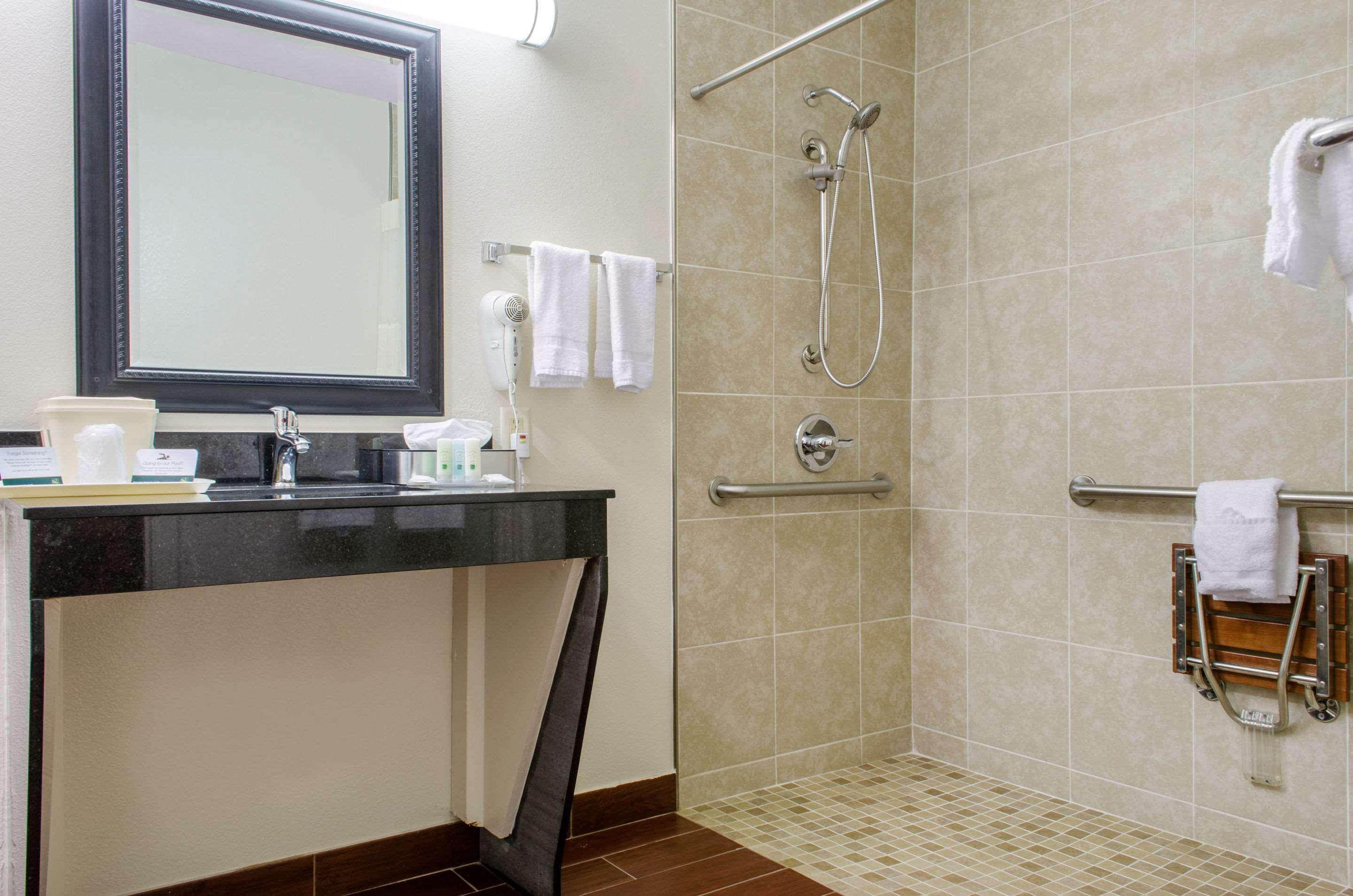 Quality Inn McComb Buitenkant foto