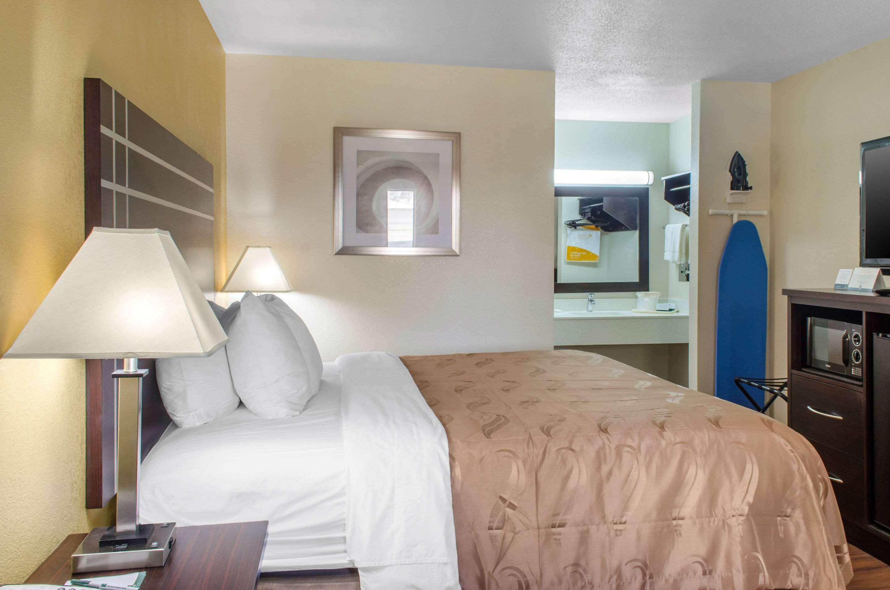 Quality Inn McComb Buitenkant foto