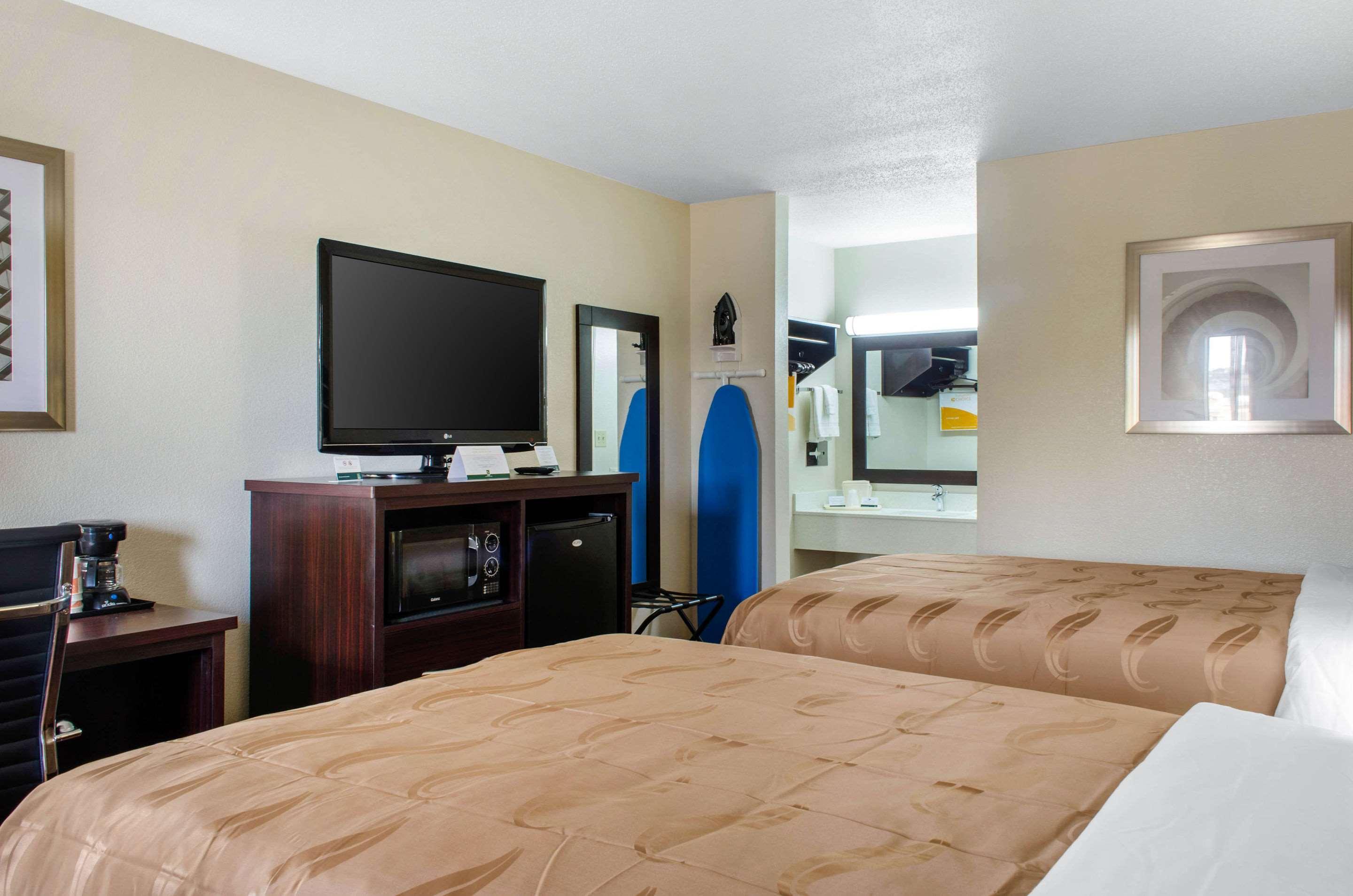 Quality Inn McComb Buitenkant foto