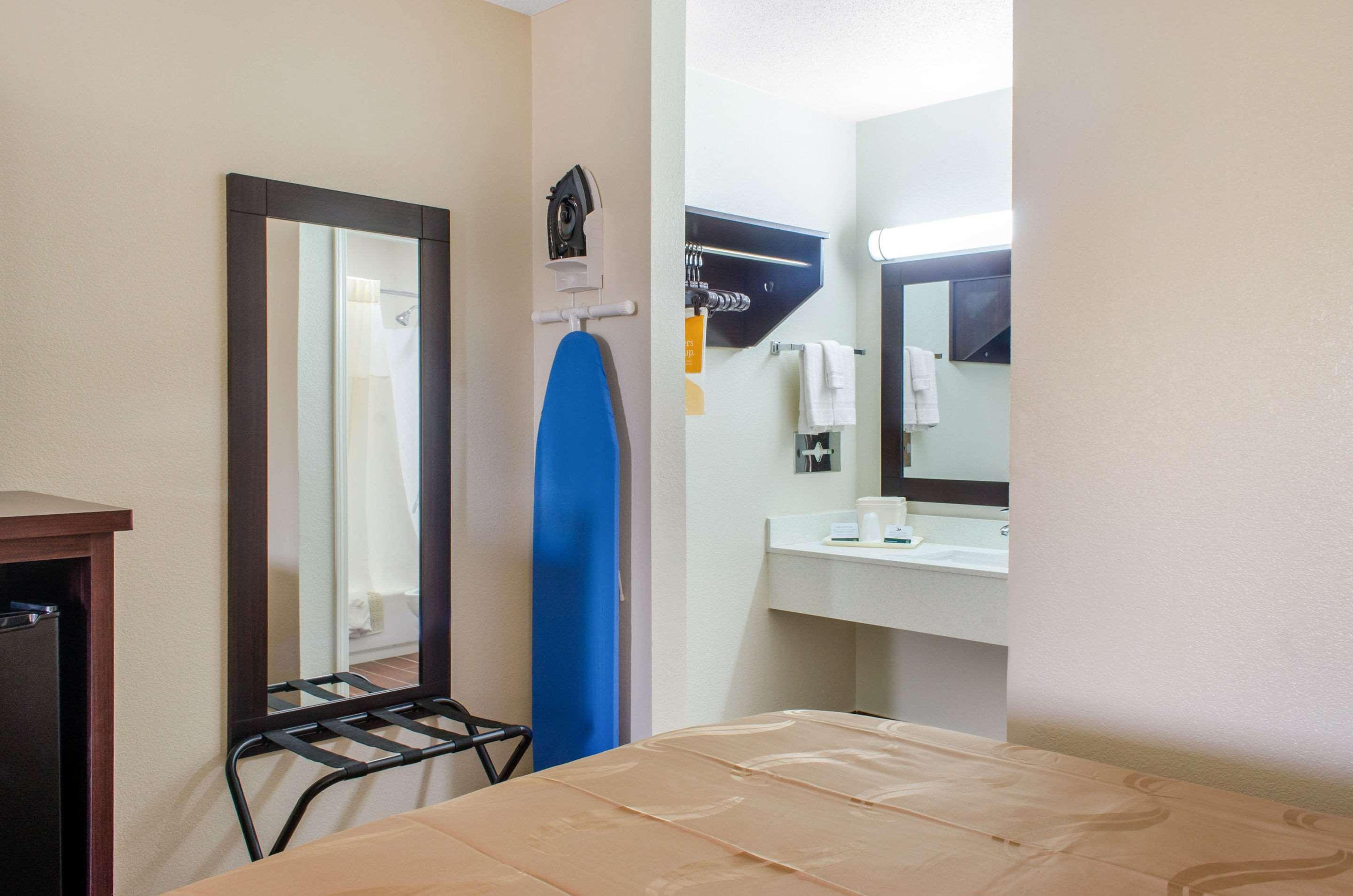 Quality Inn McComb Buitenkant foto