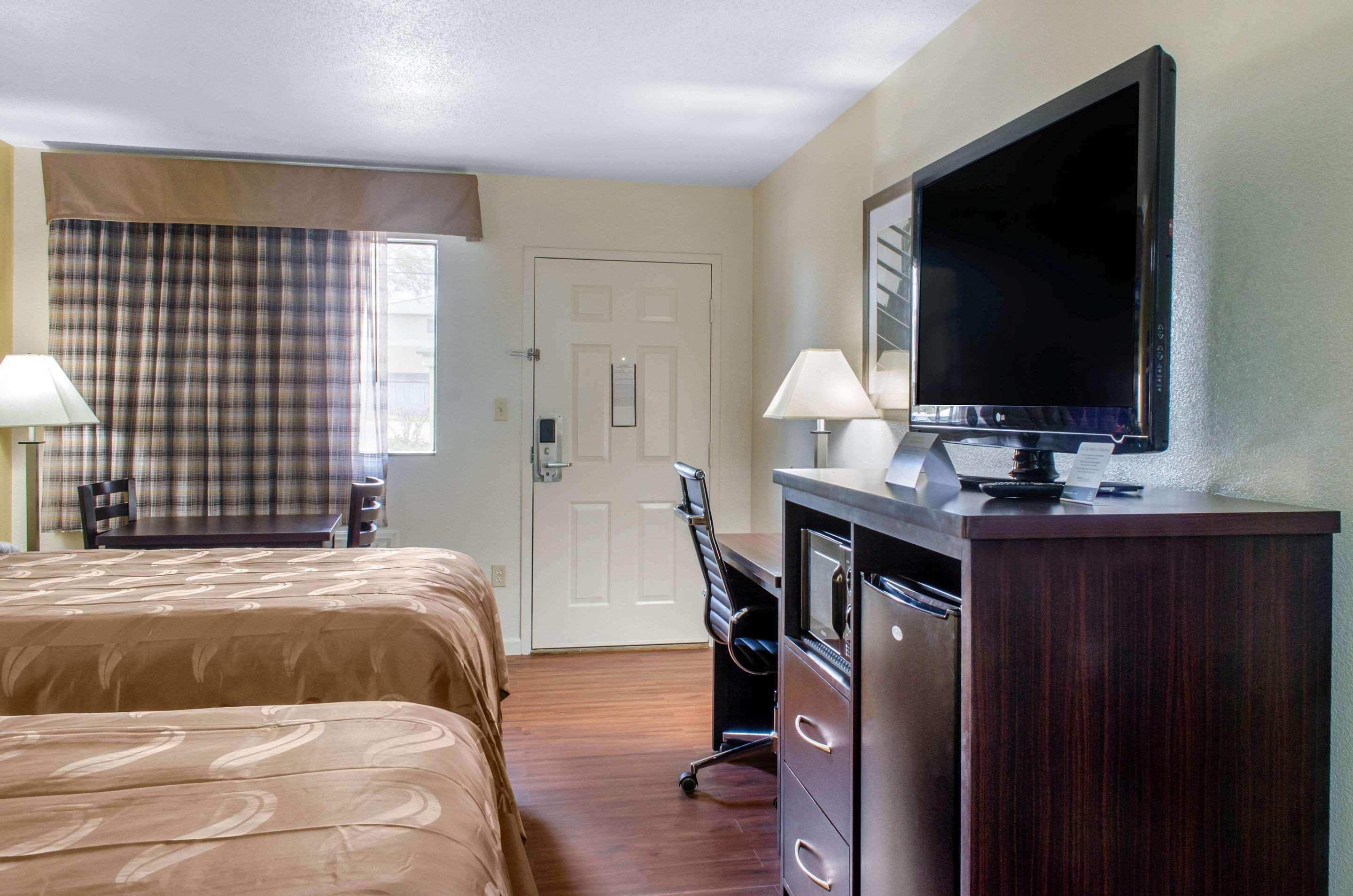 Quality Inn McComb Buitenkant foto