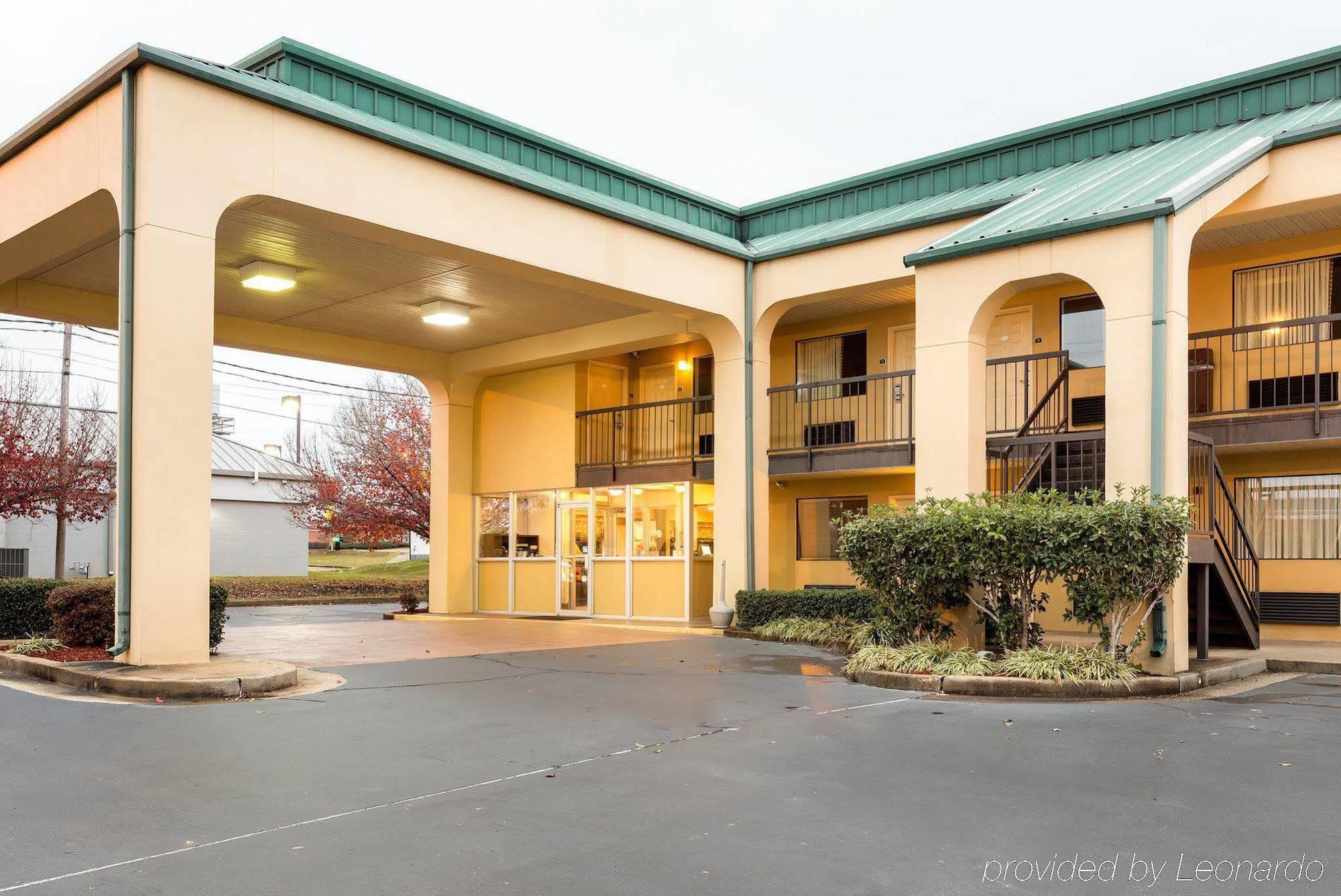 Quality Inn McComb Buitenkant foto