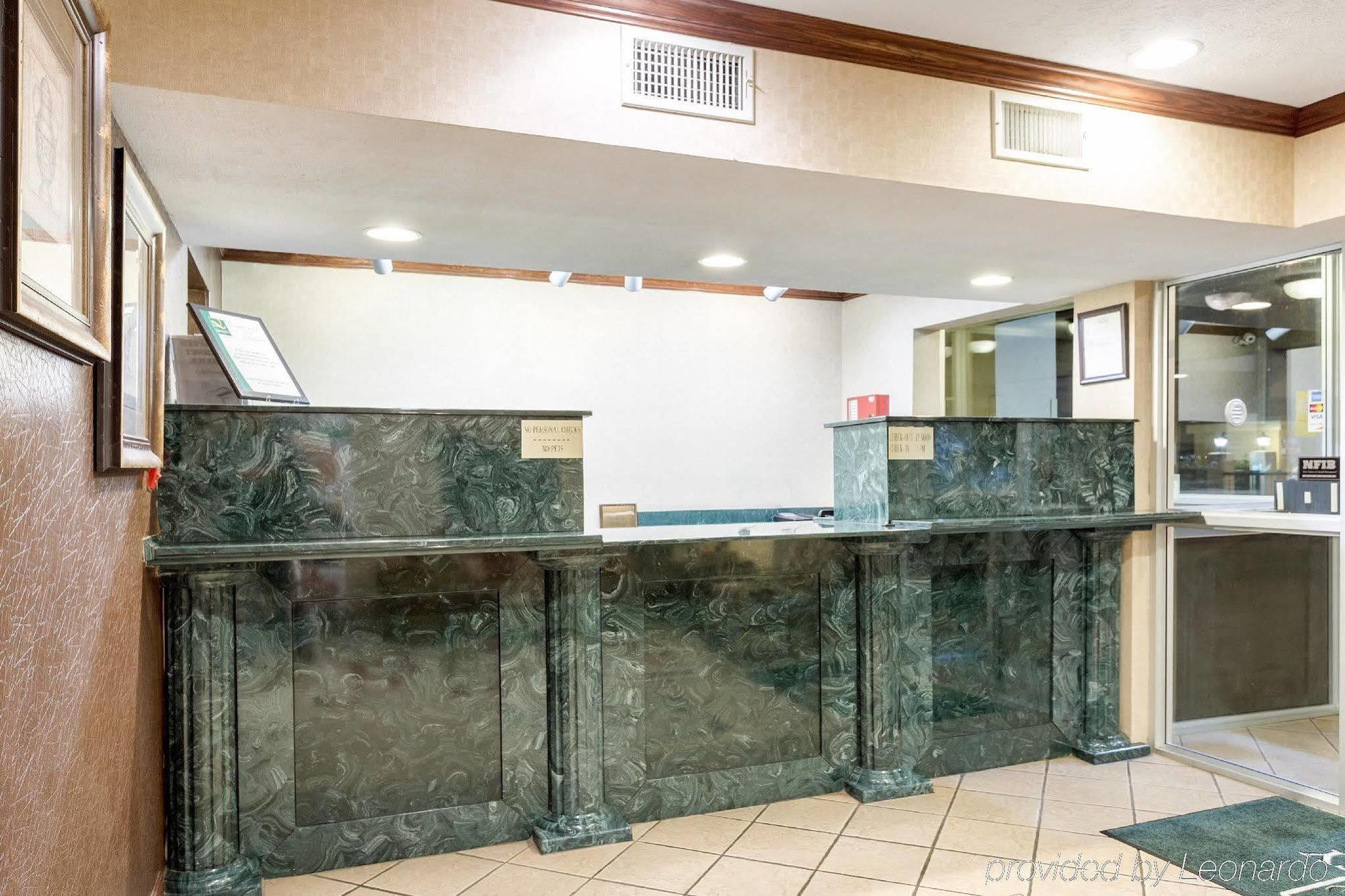 Quality Inn McComb Buitenkant foto
