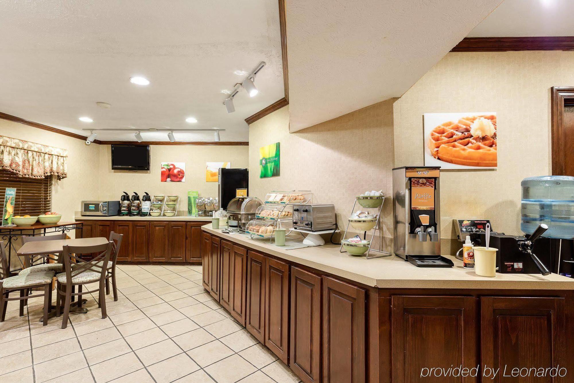 Quality Inn McComb Buitenkant foto