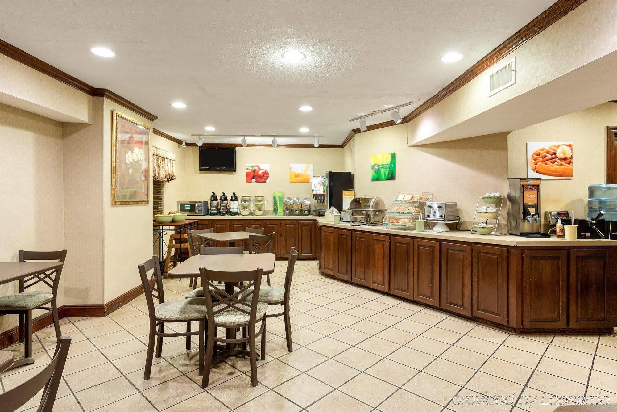 Quality Inn McComb Buitenkant foto