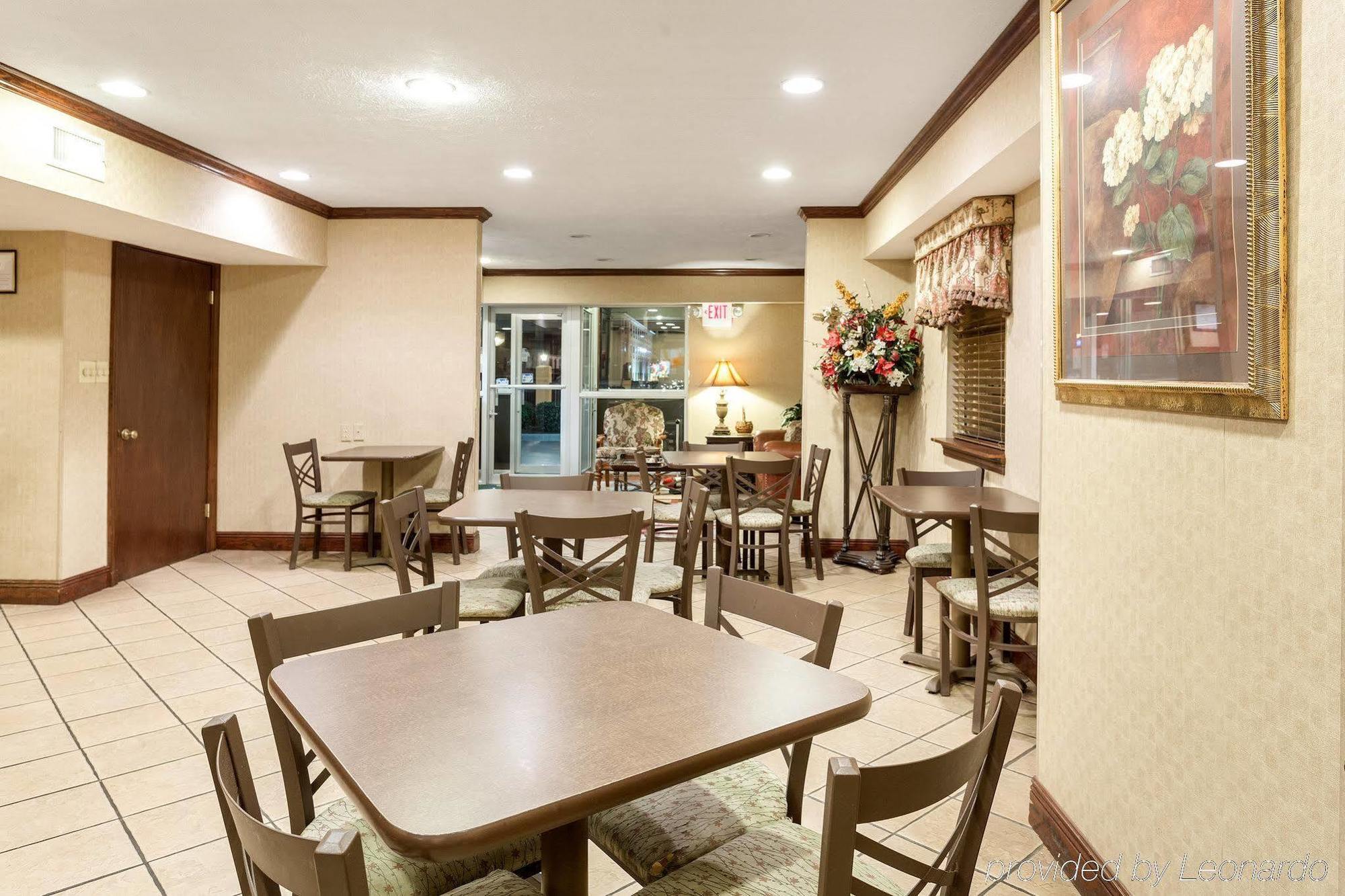 Quality Inn McComb Buitenkant foto
