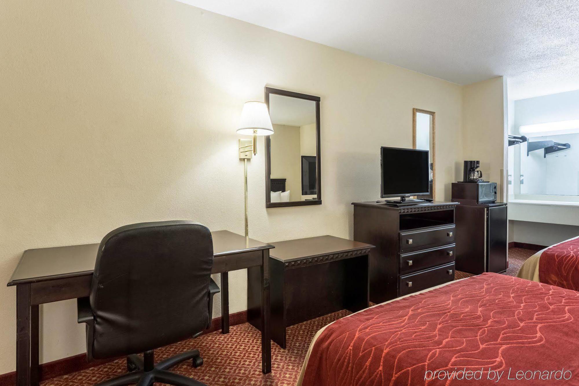 Quality Inn McComb Buitenkant foto